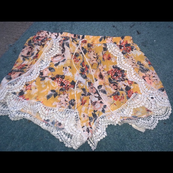 Women’s Yellow Floral Cotton Jersey Shorts – Soft, Stylish & Summer-Ready